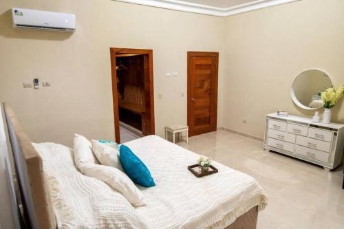 Villa At A Gated Community And Private Pool.