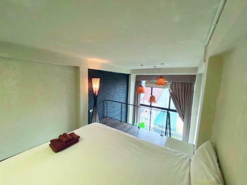Mayhouse - Duplex Sky View 01hb