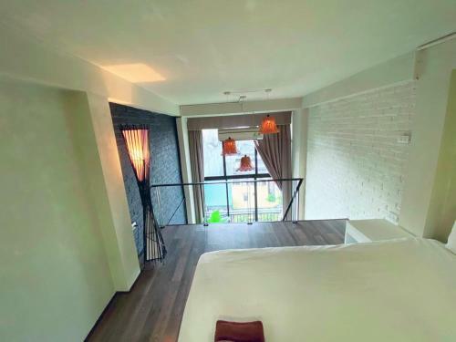 Mayhouse - Duplex Sky View 01hb