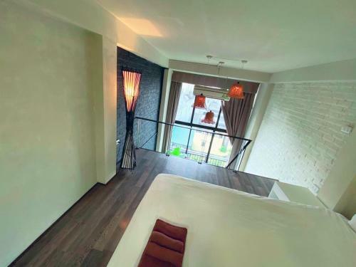 Mayhouse - Duplex Sky View 01hb
