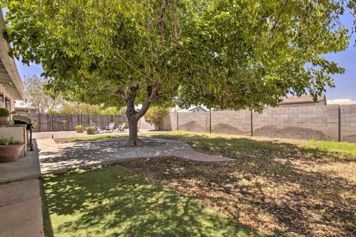 Modern Peoria Home Large Yard, Grill, Games!