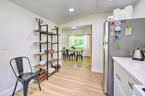 Bright Home With Fire Pit, Near Back 40 Trail!