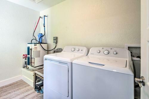 Bright Home With Fire Pit, Near Back 40 Trail!