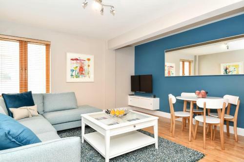 Apartamentos Tom Barry House