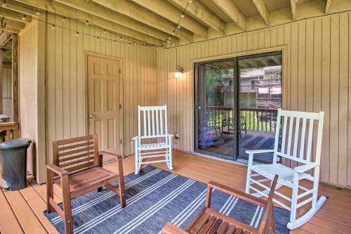 Updated Townhome With Deck, Grill And Sunroom!