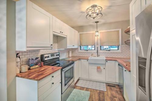 Updated Townhome With Deck, Grill And Sunroom!