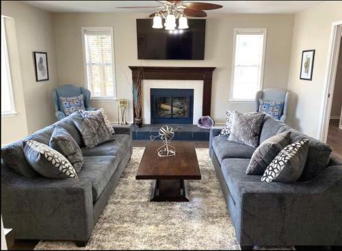 Luxury Rock Creek Inn W/ Deck Near Lake Hamilton