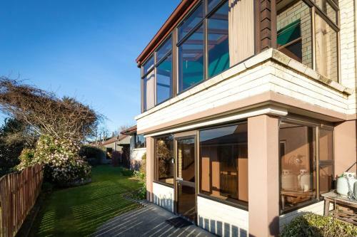 Redcliff House - Te Anau Holiday Home