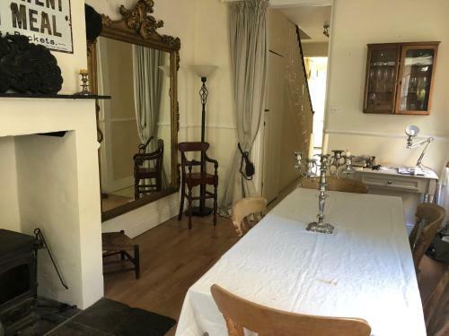 Pretty Victorian House. Centre Bath