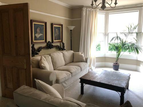 Pretty Victorian House. Centre Bath