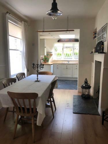 Pretty Victorian House. Centre Bath