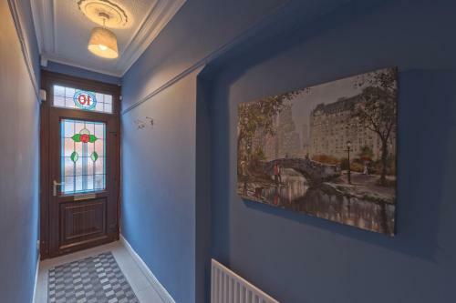 Charming Victorian Home Near Serene Ormeau Park
