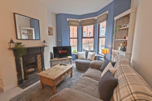 Charming Victorian Home Near Serene Ormeau Park