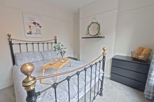 Charming Victorian Home Near Serene Ormeau Park