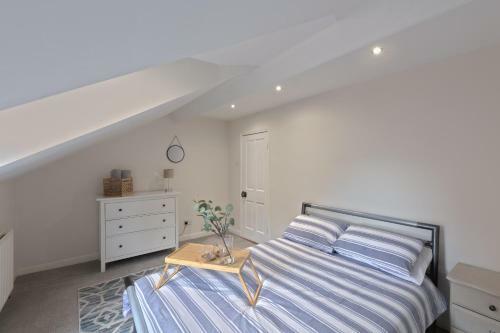 Charming Victorian Home Near Serene Ormeau Park