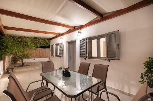Van Loui's II Place