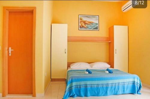 La Playa Apartments