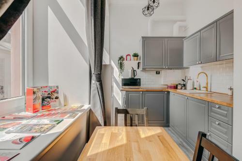 Bright Vilnius Old Town Apartment