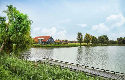 Nice Home In Heinkenzand With Wifi And 2 Bedrooms