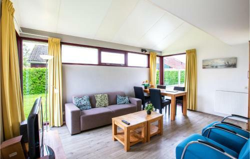Nice Home In Heinkenzand With Wifi And 2 Bedrooms