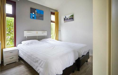Nice Home In Heinkenzand With Wifi And 2 Bedrooms