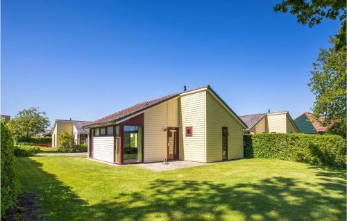 Nice Home In Heinkenzand With Wifi And 2 Bedrooms