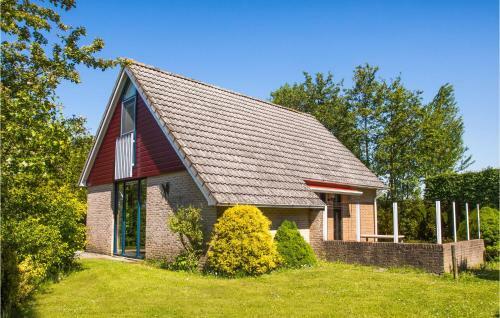 Nice Home In Heinkenzand With Wifi And 2 Bedrooms