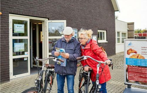 Nice Home In Heinkenzand With Wifi And 2 Bedrooms