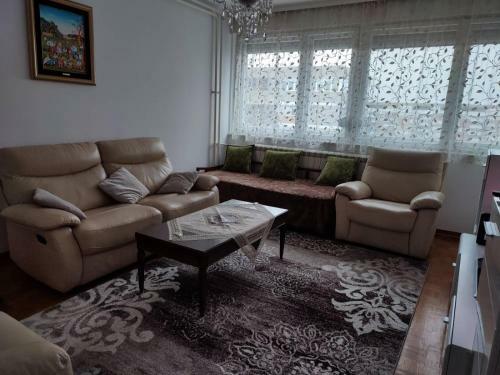 Quiet Apartment At A Popular Location