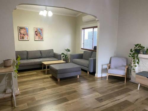 3 Bedroom 2 Bathroom Home Walking Distance To Town