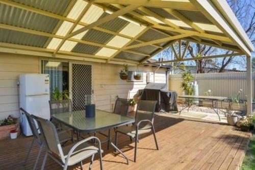 3 Bedroom 2 Bathroom Home Walking Distance To Town