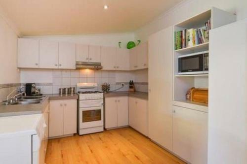 3 Bedroom 2 Bathroom Home Walking Distance To Town