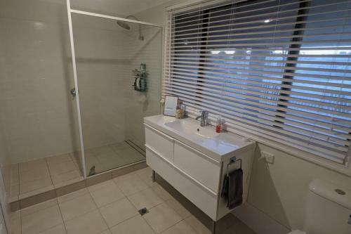 3 Bedroom 2 Bathroom Home Walking Distance To Town