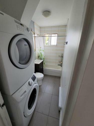 Full Kitchen / Metro Atwater / High Speed Internet