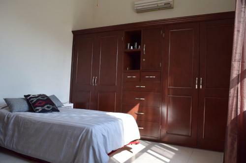 Hostal Room In House - Casa Compartida En Chipinque
