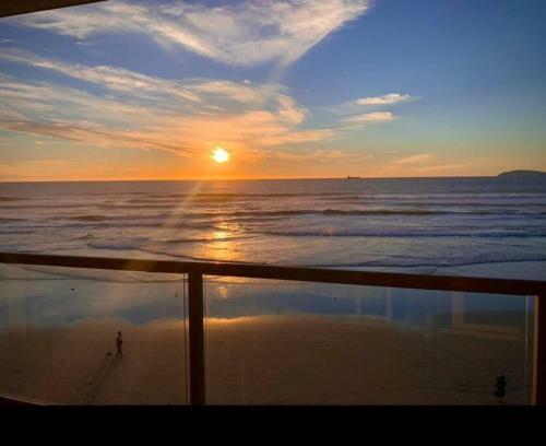 Apartamento Beautiful Beach Front Condo Near Downtown