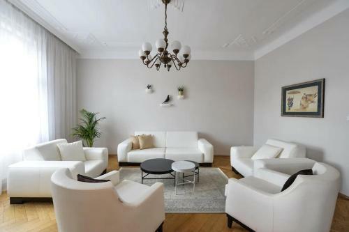 Apartamento Art Nouveau 3 Bedroom 2 Bathroom Flat