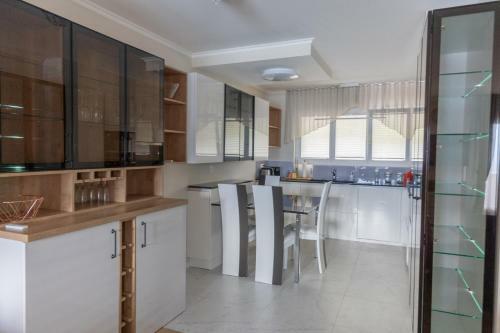Residence Four Bedroom Apartment Lake View-montreux