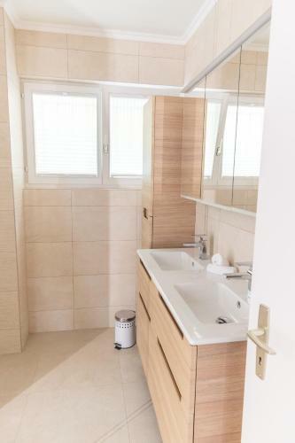 Residence Four Bedroom Apartment Lake View-montreux