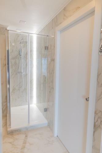 Residence Four Bedroom Apartment Lake View-montreux