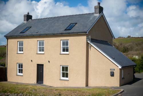 Grand House With Sea Views Sleeps 14 In Broadhaven