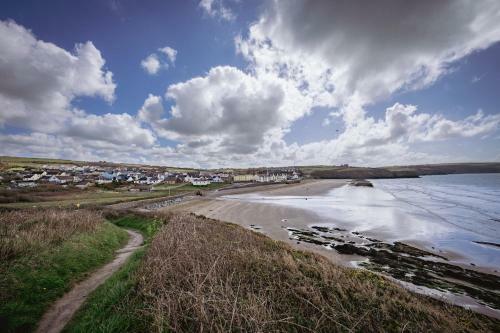 Grand House With Sea Views Sleeps 14 In Broadhaven