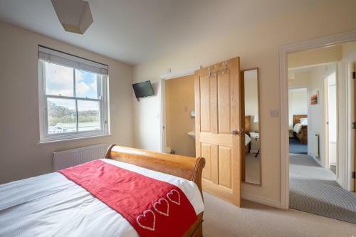 Grand House With Sea Views Sleeps 14 In Broadhaven
