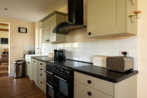 Grand House With Sea Views Sleeps 14 In Broadhaven