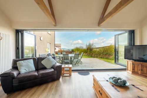 Grand House With Sea Views Sleeps 14 In Broadhaven