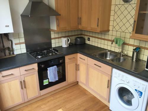 Beach Front 2-bed Apartment With Deck & Bbq