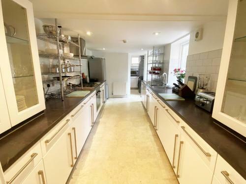 Brighton Beach Villa - 5 Double Bedrooms