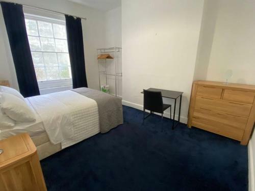 Brighton Beach Villa - 5 Double Bedrooms