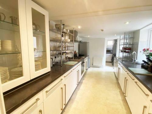 Brighton Beach Villa - 5 Double Bedrooms