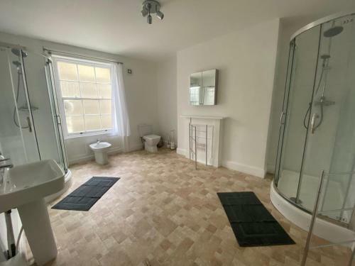 Brighton Beach Villa - 5 Double Bedrooms